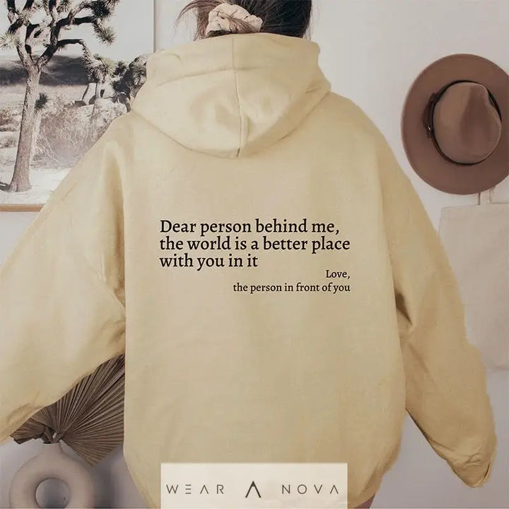 Dear Person Behind Me, the World Is A Better Place, with You In It - Women's Plush Letter Printed Hoodie  Damen-Hoodie 