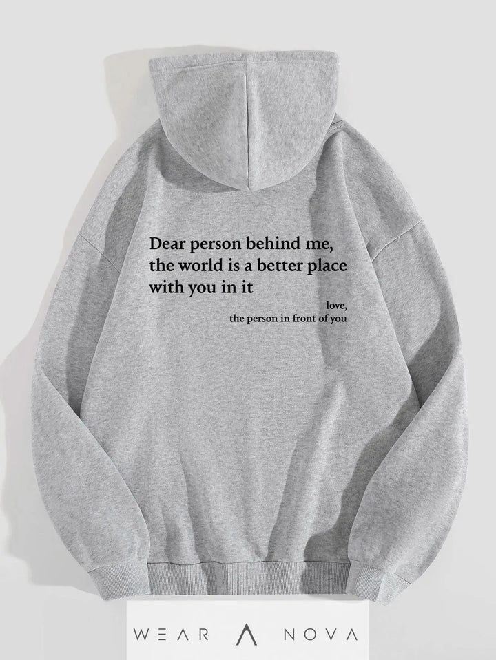 Dear Person Behind Me, the World Is A Better Place, with You In It - Women's Plush Letter Printed Hoodie  Damen-Hoodie 