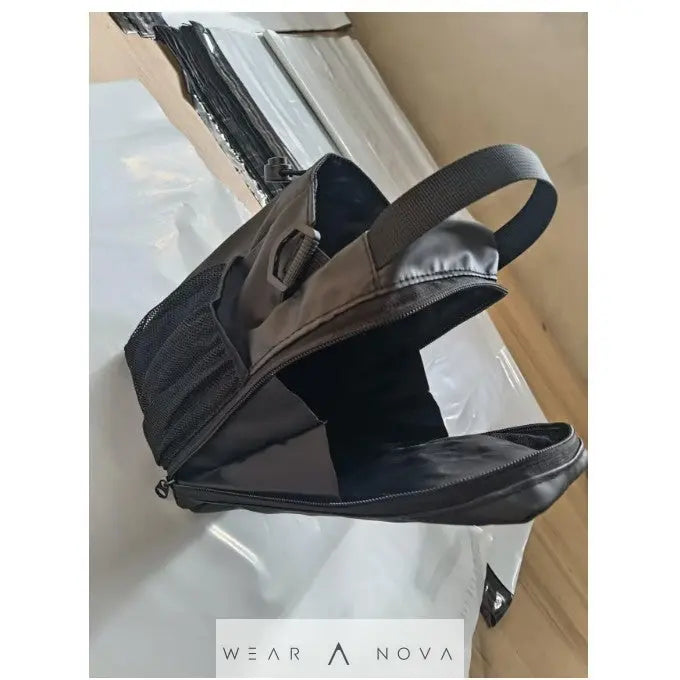 Magnetic Gym Bag: The Ultimate Fitness Companion - WearaNova